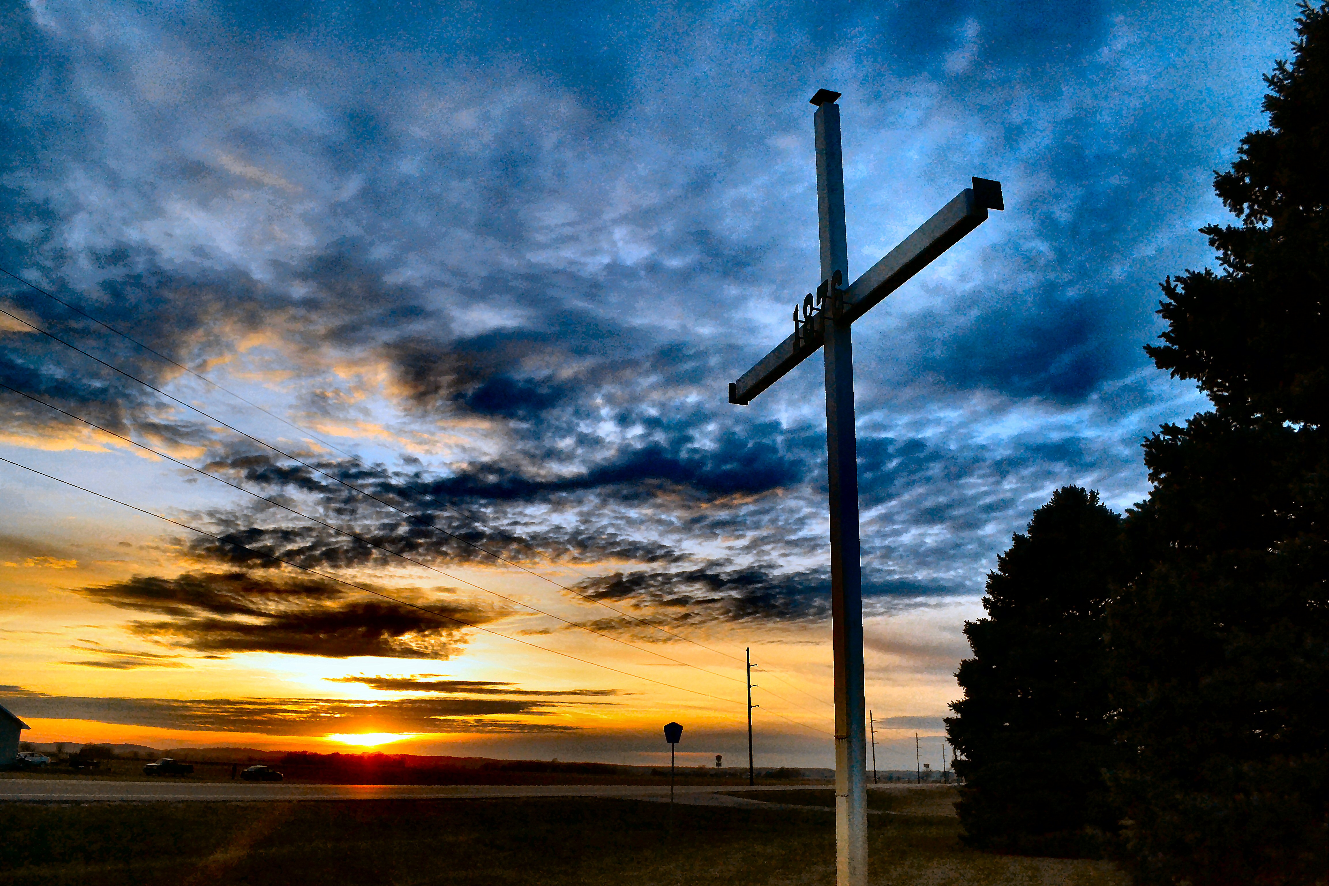 Grasshopper Crosses_west_Chicoine Place_Horizontal_12.15.17[2157]